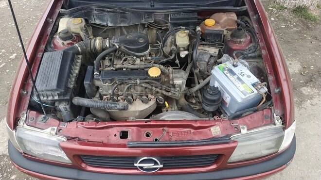 Opel Astra 1997, 280,000 km - 1.6 l - Qusar