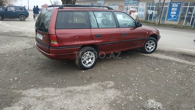 Opel Astra 1997, 280,000 km - 1.6 l - Qusar