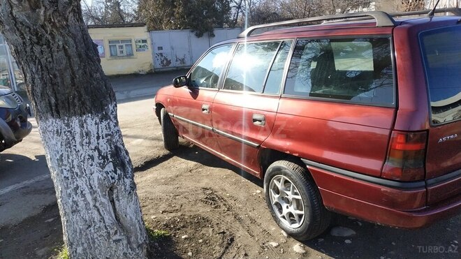 Opel Astra 1997, 280,000 km - 1.6 l - Qusar
