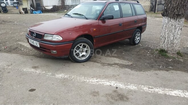 Opel Astra 1997, 280,000 km - 1.6 l - Qusar