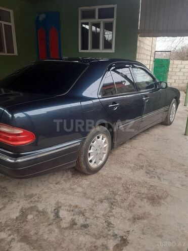 Mercedes E 240 2000, 243,000 km - 2.4 l - Beyləqan