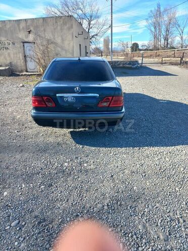 Mercedes E 220 1999, 390,000 km - 2.2 l - Bakı