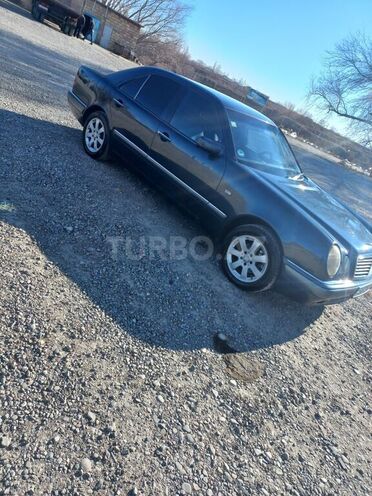 Mercedes E 220 1999, 390,000 km - 2.2 l - Bakı
