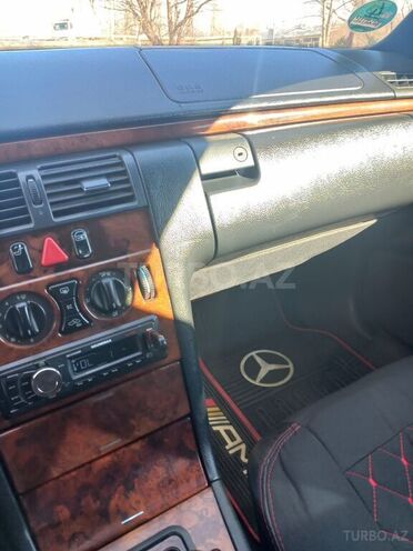 Mercedes E 220 1999, 390,000 km - 2.2 l - Bakı