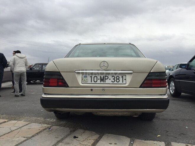 Mercedes E 250 1995, 419,000 km - 2.5 л - Bakı