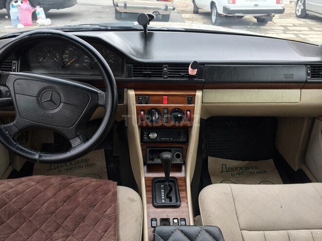 Mercedes E 250 1995, 419,000 km - 2.5 л - Bakı
