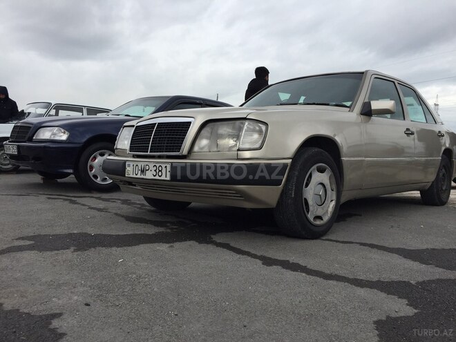 Mercedes E 250 1995, 419,000 km - 2.5 л - Bakı