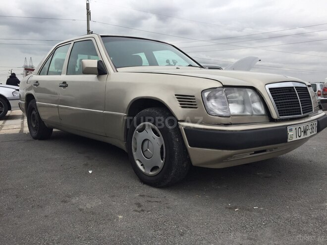 Mercedes E 250 1995, 419,000 km - 2.5 л - Bakı