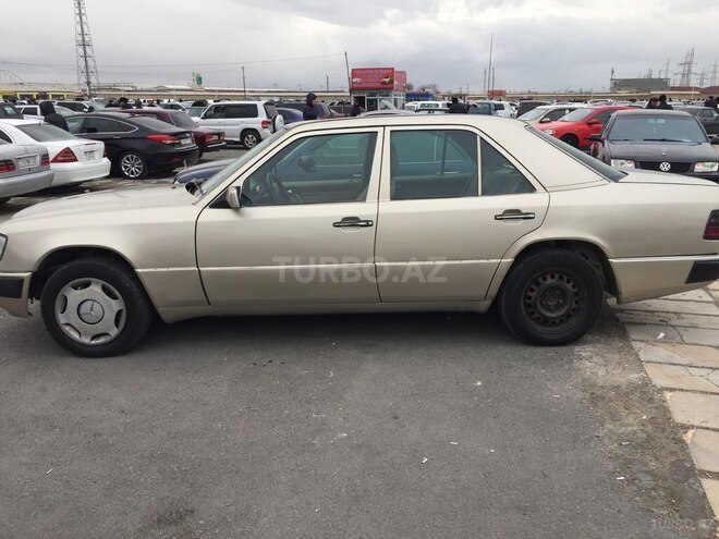 Mercedes E 250 1995, 419,000 km - 2.5 л - Bakı