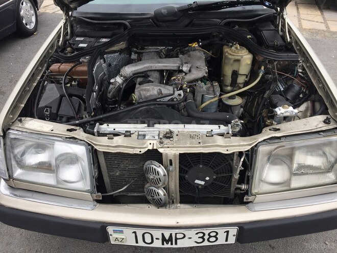 Mercedes E 250 1995, 419,000 km - 2.5 л - Bakı