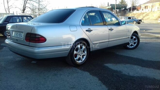 Mercedes E 240 1999, 327,600 km - 2.4 l - Sumqayıt
