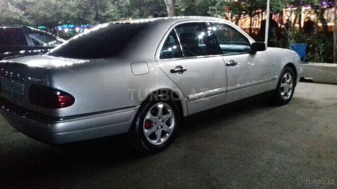 Mercedes E 240 1999, 327,600 km - 2.4 l - Sumqayıt