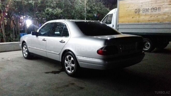 Mercedes E 240 1999, 327,600 km - 2.4 l - Sumqayıt