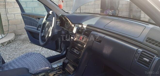 Mercedes E 240 1999, 327,600 km - 2.4 l - Sumqayıt