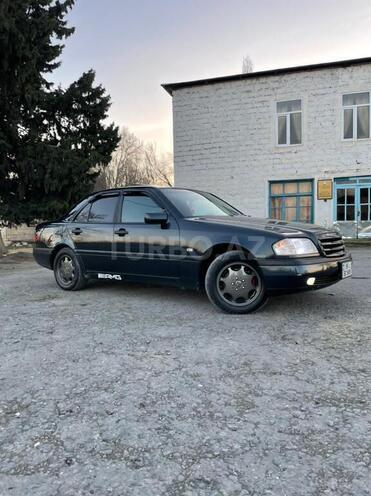 Mercedes  1997, 324,000 km - 2.2 l - Ucar