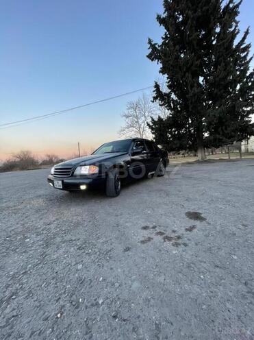 Mercedes  1997, 324,000 km - 2.2 l - Ucar