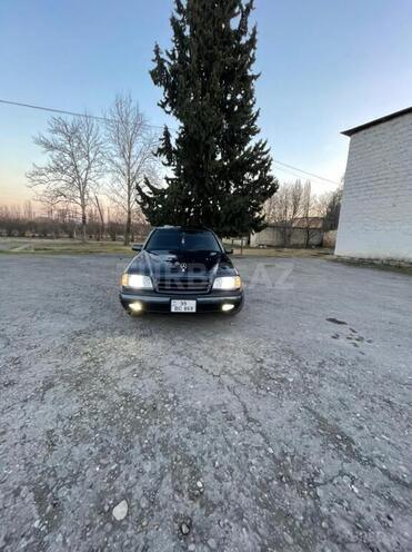 Mercedes  1997, 324,000 km - 2.2 l - Ucar