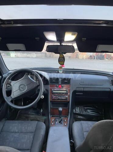 Mercedes  1997, 324,000 km - 2.2 l - Ucar