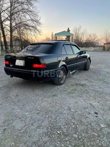 Mercedes  1997, 324,000 km - 2.2 l - Ucar