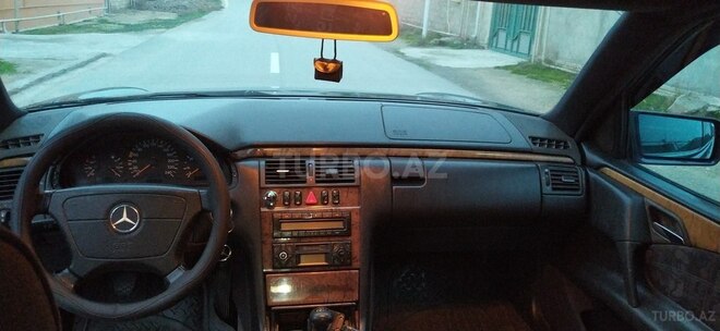 Mercedes E 220 1999, 348,438 km - 2.2 l - Bakı