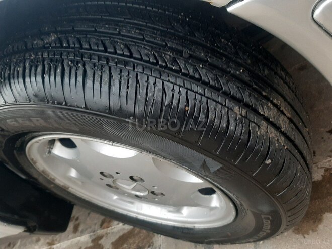 Mercedes E 200 1999, 215,000 km - 2.0 l - Sumqayıt