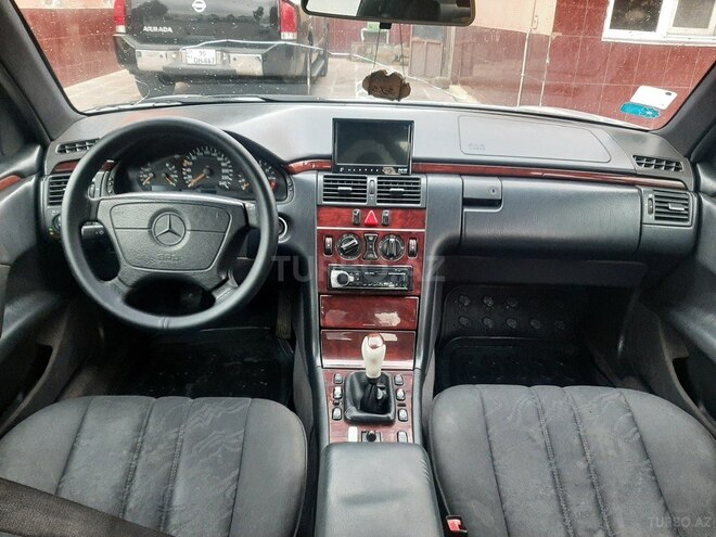 Mercedes E 200 1999, 215,000 km - 2.0 l - Sumqayıt