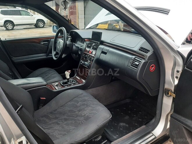 Mercedes E 200 1999, 215,000 km - 2.0 l - Sumqayıt