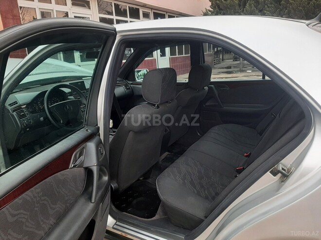 Mercedes E 200 1999, 215,000 km - 2.0 l - Sumqayıt