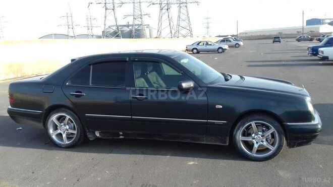 Mercedes E 220 1997, 380,000 km - 2.2 l - Bakı