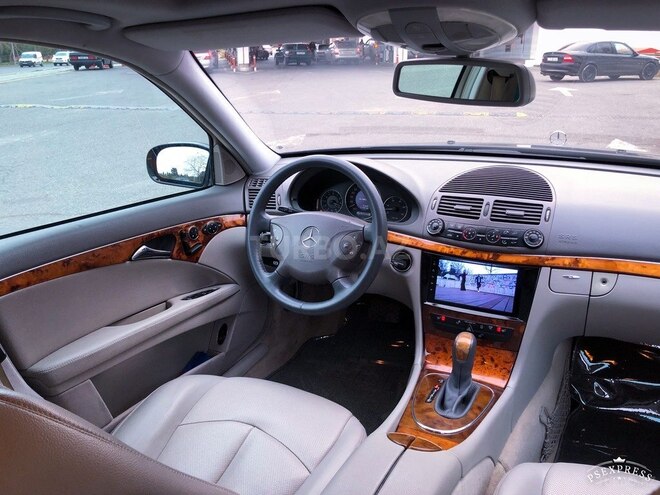 Mercedes E 320 2004, 289,000 km - 3.2 l - Bakı