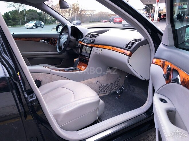 Mercedes E 320 2004, 289,000 km - 3.2 l - Bakı
