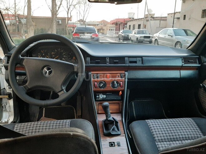 Mercedes E 200 1992, 357,800 km - 2.0 l - Bakı