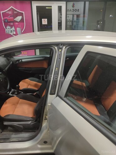 Opel Astra 2006, 173,000 km - 1.4 л - Bakı