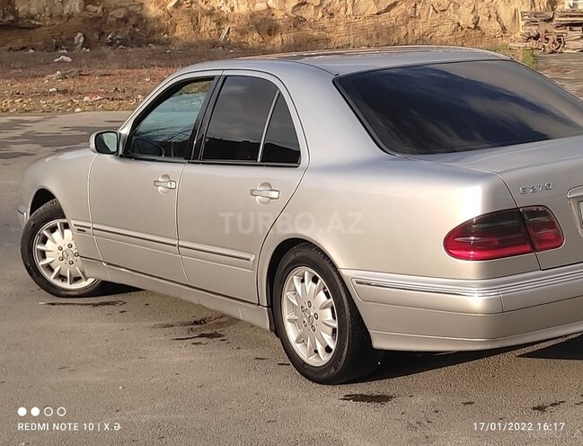Mercedes E 270 2001, 355,000 km - 2.7 l - Bakı