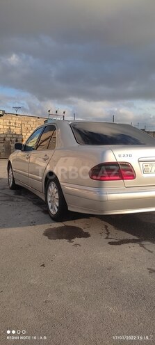 Mercedes E 270 2001, 355,000 km - 2.7 l - Bakı