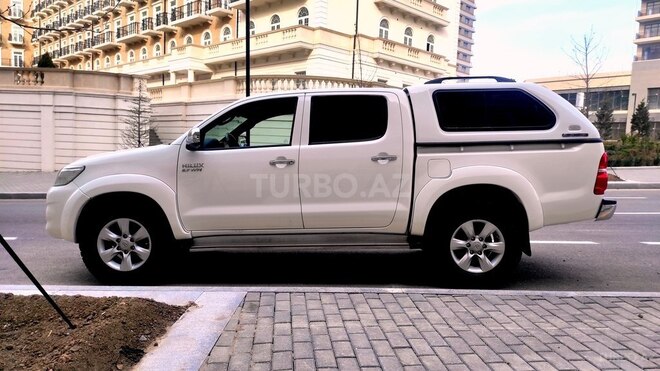 Toyota Hilux 2012, 230,800 km - 2.7 л - Bakı