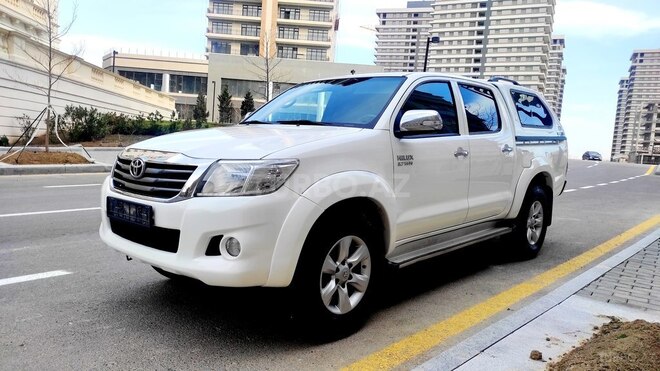 Toyota Hilux 2012, 230,800 km - 2.7 л - Bakı