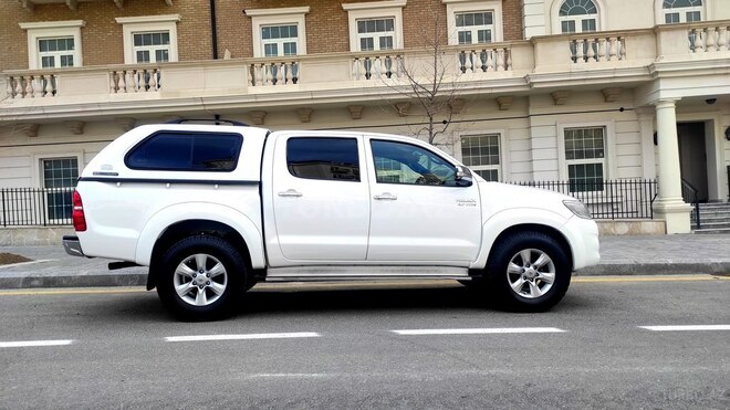 Toyota Hilux 2012, 230,800 km - 2.7 л - Bakı