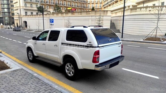 Toyota Hilux 2012, 230,800 km - 2.7 л - Bakı