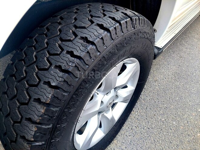 Toyota Hilux 2012, 230,800 km - 2.7 л - Bakı