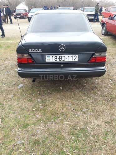 Mercedes E 200 1992, 435,119 km - 2.0 l - Qax