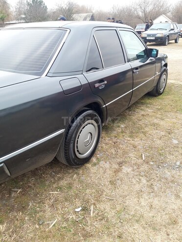 Mercedes E 200 1992, 435,119 km - 2.0 l - Qax