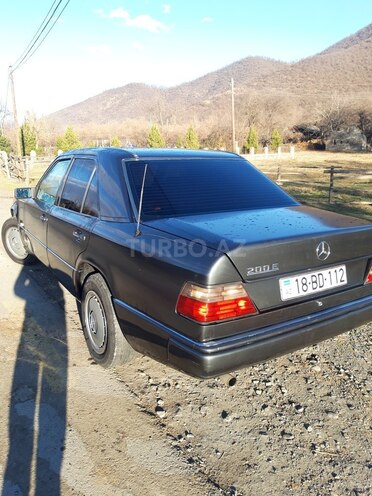 Mercedes E 200 1992, 435,119 km - 2.0 l - Qax