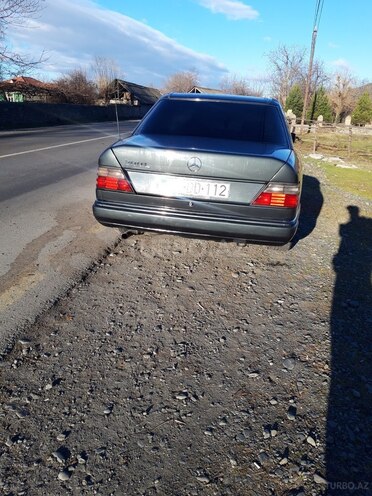 Mercedes E 200 1992, 435,119 km - 2.0 l - Qax