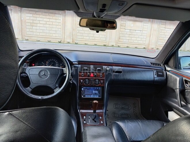 Mercedes E 230 1997, 276,000 km - 2.3 l - Bakı