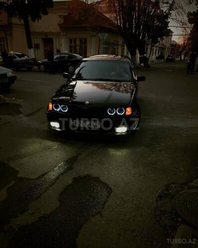 BMW 318 1992, 150,000 km - 1.8 л - Zaqatala