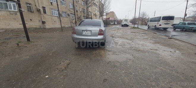 Volkswagen Passat 2004, 265,000 km - 1.8 l - Sumqayıt