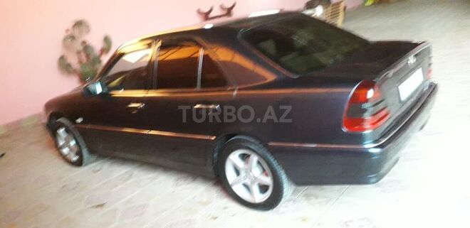 Mercedes C 220 1998, 320,000 km - 2.2 l - Tovuz