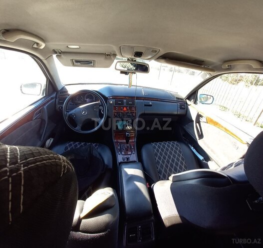 Mercedes E 220 2000, 284,000 km - 2.2 л - Bakı