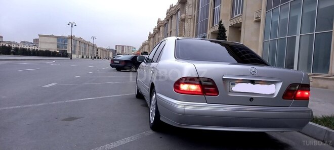 Mercedes E 220 2000, 284,000 km - 2.2 л - Bakı